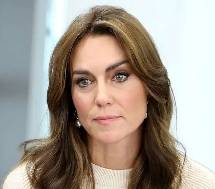 „Kate Middleton többé nem lesz”: A királyi család könnyek között jelenti be a hercegnő, hogy…