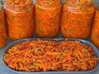 Házi készítésű sárgarépasaláta üvegekben: friss, ízletes és tökéletes egész hétre