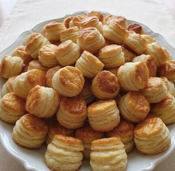 Megsült a békebeli sajtos pogácsa, nagyon jól sikerült