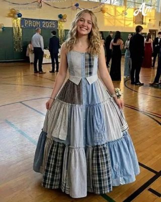 Varrtam egy ruhát apám pólóiból a tiszteletére rendezett szalagavatóra – az osztálytársaim nevettek, de aztán az igazgató átvette a mikrofont, és az egész terem elcsendesedett.