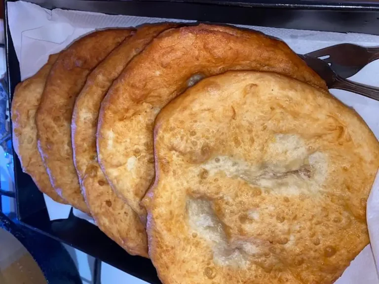 Így készül a legfinomabb burgonyás lángos, amit valaha ettél