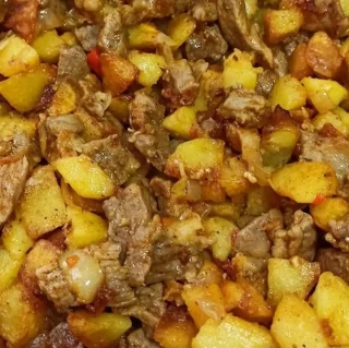Ínycsiklandozó és nagyon szaftos brassói aprópecsenye recept – extra laktató verzió