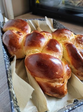 Foszlós kalács! De jókor jött velem szembe ez a recept ❤️ be is dagasztom 😊 nagyon szép!