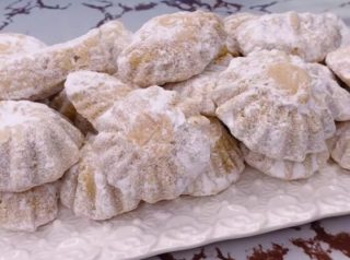 “A nagyi titkos receptje: Omlós diós mancsok, amik hetekig elállnak! 🍪✨”